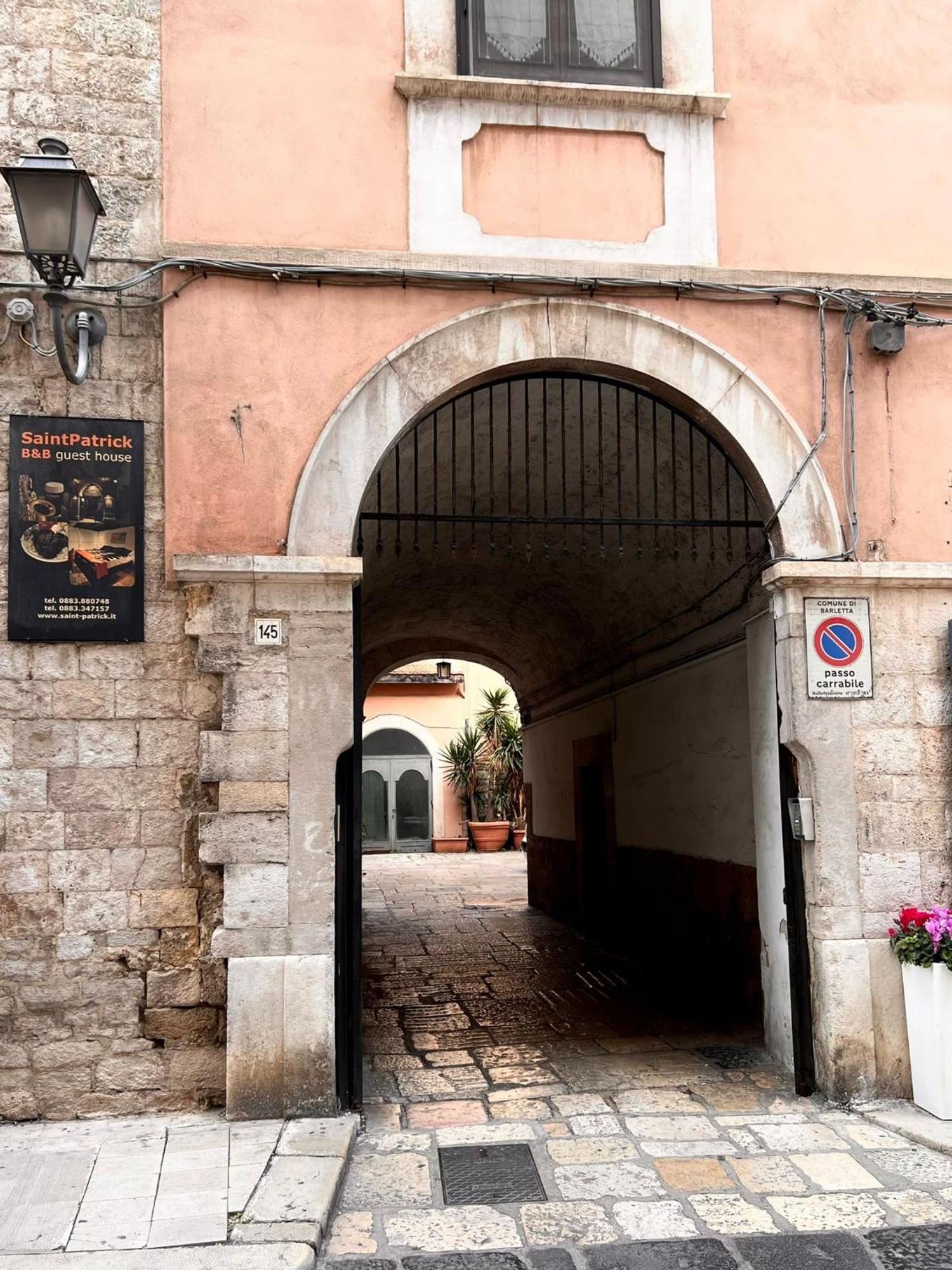 Saint Patrick Guest House Barletta Buitenkant foto